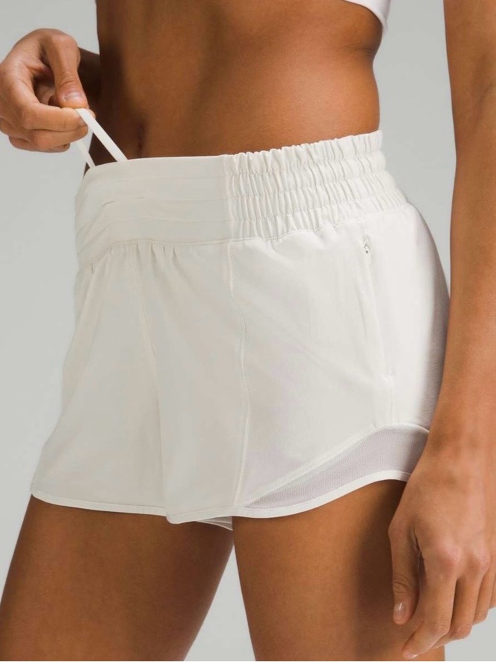 Lululemon Hotty Hot High-Rise lined Shorts 2.5“. Bone . Size 4